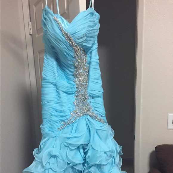 Mac Duggal hi low gown - Picture 1 of 4